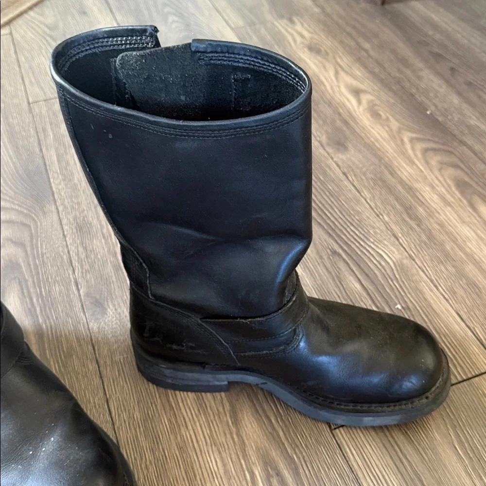 Harley-Davidson black boots rugged